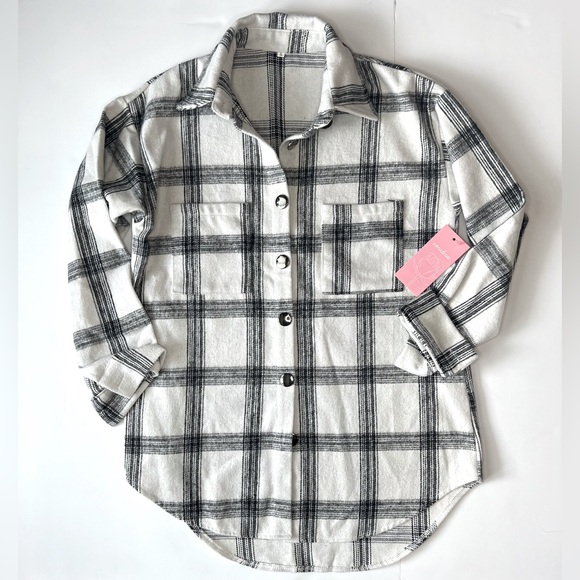 *NWT* Women’s Oversized Plaid Button Down Shacket - Picture 2 of 7
